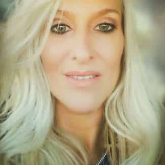 Our Team evie 325x325 1