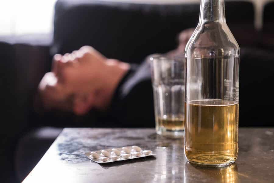 Dangers of Mixing Ambien and Alcohol Dangers of Mixing Ambien and Alcohol