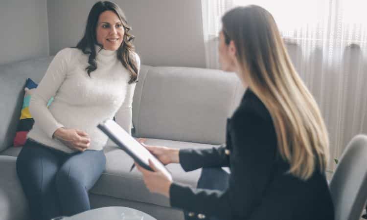 Therapist helping a woman with mental health problems